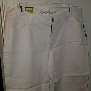 White crop jeans